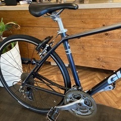 【GIANT ESCAEP R3 前後タイヤ・前輪チューブ新品！】アルミフレーム　3×8速　700×28cクロスバイク　ガンメタ