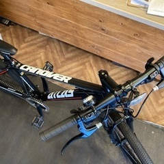 【CANOVER ATLASチェーン新品！】ディスクブレーキ　アルミフレーム　サスペンション付き　3×7速　26インチMTB ブラック×レッド