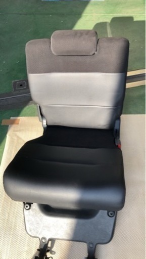 L350S タントカスタム　後部座席　ダイハツ　右　後ろ　リア　シート