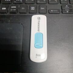 USBメモリ（8GB）