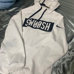 SWOOSH NIKEパーカー