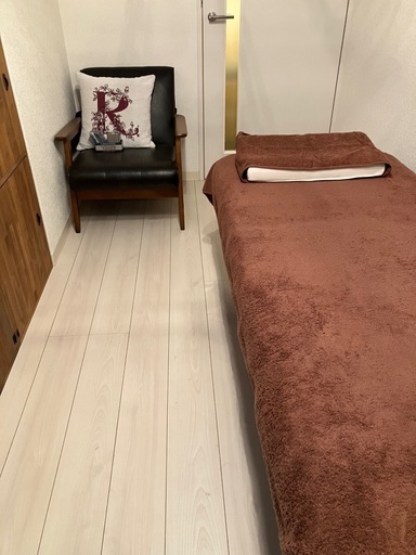 新宿直接引き取り 電動昇降リクライニングベッド エステ