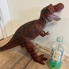 1.巨大　恐竜　おもちゃ