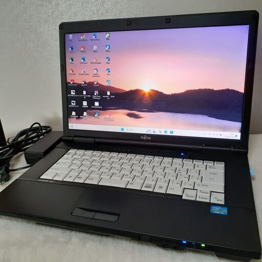 【お取引中です】FUJITSU　LIFEBOOK　15インチ　i5　8GB　SSD　Office2021　Wi-Fi　マルチ　Windows11　23H2