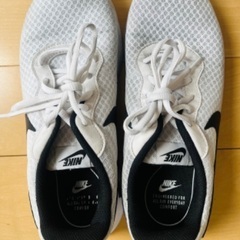 NIKE ナイキ　スニーカー　２５.５cm 中古品