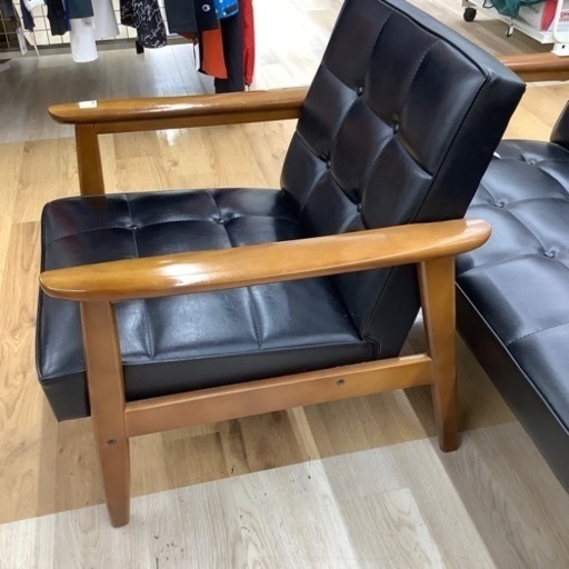 カリモク60の1人掛けソファーのご紹介です。