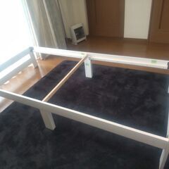 可愛い白いベッド　木枠のみ　マット・マット下の「板？すのこ？」はありません