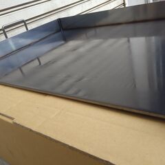 餃子　焼き肉　大量調理に最適　大きな鉄板　900ミリ×550ミリ　3辺フチ　持ち手付き