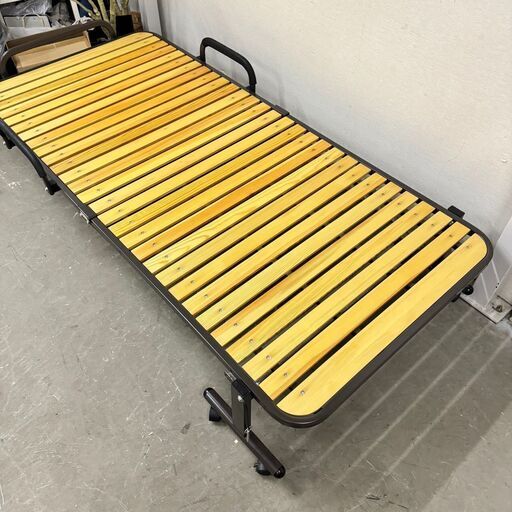 W 16394   キャスター付き折りたたみセミシングルベッド   ◆大阪市内・東大阪市他 5,000円以上ご購入で無料配達いたします！◆ ※京都・高槻・枚方方面◆神戸・西宮・尼崎方面◆奈良方面、大阪南部方面　それぞれ条件付き無料配送あり！