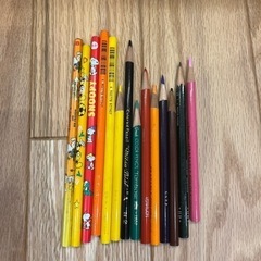 色鉛筆、鉛筆
