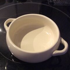 陶器　小皿　サイズ10.5㎝X4㎝　クリーム色