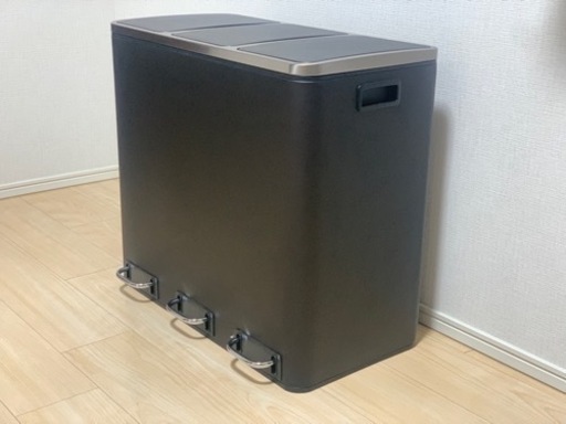 人気のダストボックス / 中古ゴミ箱 / SONGMICS /ペダル式 3分別 3×18L / インナーバケット三つ ステンレス ワイド / 密閉 音無し おしゃれ 横型 蓋付き