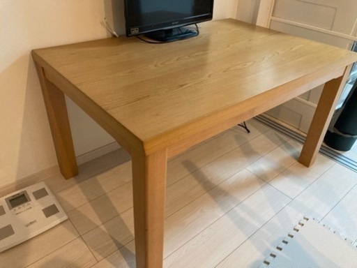 ほぼ新品　4人用テーブル