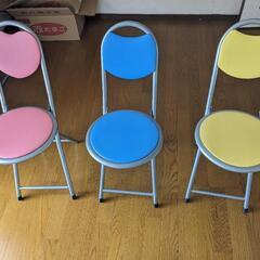【無料】折りたたみ式パイプ椅子、ピンク・青・黄の３色セット