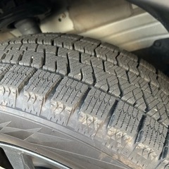 ブリヂストン205/65R16スタッドレスタイヤほぼ新品