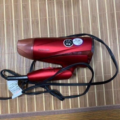 家電 ドライヤー　赤