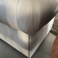 チェスターフィールドソファ 1人掛け ホワイトレザー(総革張り)