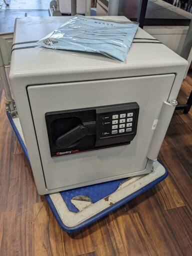 Sentry Safe セントリー セーフ SB3527 テンキー式 耐火 金庫 機器 機材