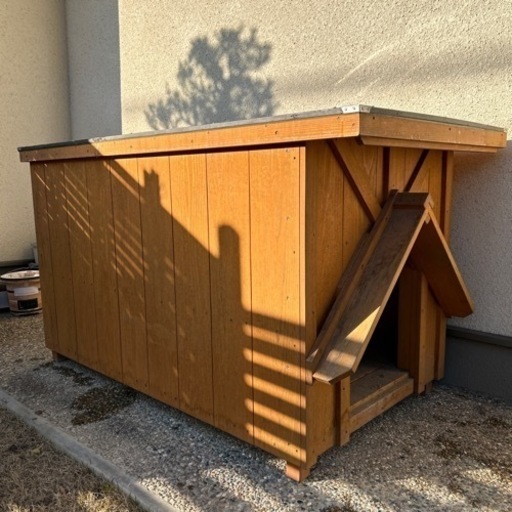 大型犬用のオーダーメイド犬小屋(天然杉）