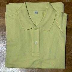 【無料】「ユニクロの半袖淡い黄色ポロシャツ（新品未使用）」（取り...