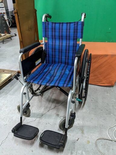 ☆中古￥8,800！KAWAMURA　アルミ標準型　自走用車いす　家具　KA102B-40型　【BC146】