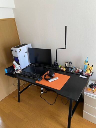 完璧な状態のIKEAコンピュータデスク