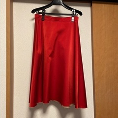 ロペ　赤スカート