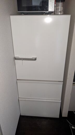 冷蔵庫(White Refrigerator)