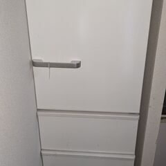 冷蔵庫(White Refrigerator)