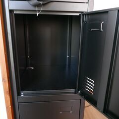 ロッカー　黒　ブラック　４段　ラクラク収納　軽量　