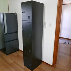 ロッカー　黒　ブラック　４段　ラクラク収納　軽量　