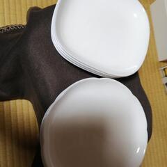 【新品未使用】白いお皿８枚