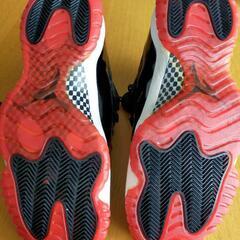 オリジナルジョーダン11黒赤28cm 130245-062