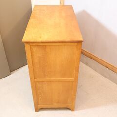 KITANOSUMAISEKKEISHA(北の住まい設計社)のメープル無垢材 5段チェストです。大容量の引き出しで収納力も抜群の洋服箪笥！どんなインテリアにも合わせやすいクラシックなデザインが魅力です