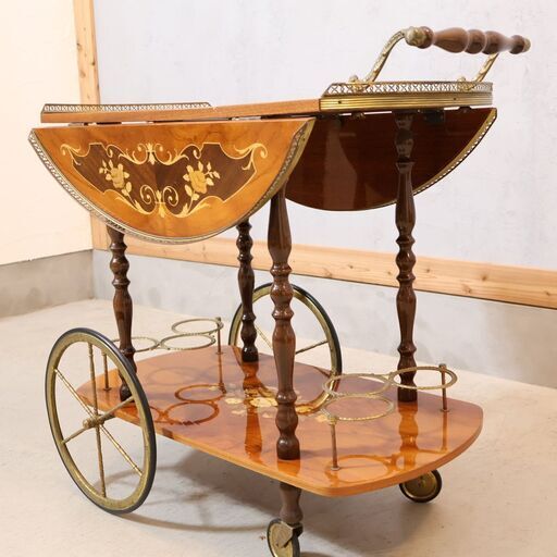 イタリア製の象嵌細工が美しいアンティーク調キッチンワゴンです  