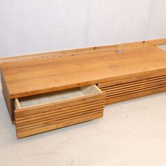 BRUNCH(ブランチ)取り扱いSISODENMARK(シソデンマーク)のウォールナット材 テレビボードです。シンプルでスッキリしたデザインの格子扉のテレビ台は、和モダンにもおススメです♪