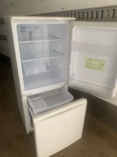 福岡市内配送設置無料 シャープ SHARP SJ-D14B-W [冷蔵庫(137L