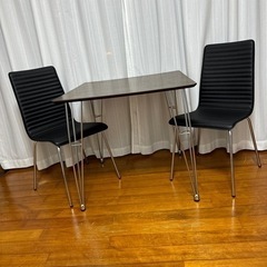 テーブル、椅子（2脚）※値下げ不可