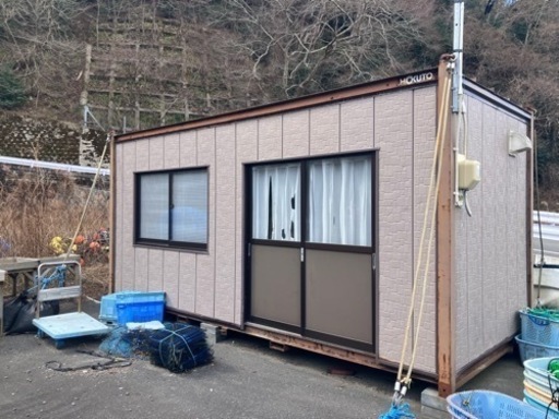 プレハブ小屋