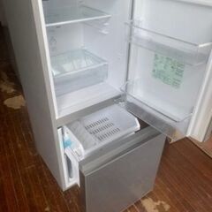 福岡市内配送設置無料 AQR-13G-S 冷蔵庫 and Smart ブラッシュシルバー 