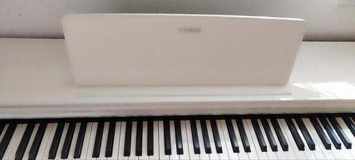 YAMAHA　電子ピアノ　白