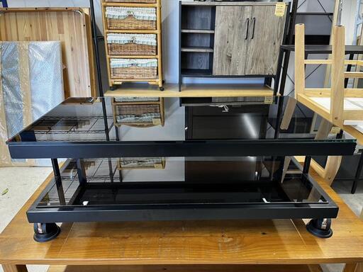 【sj384】テレビボード　ガラス製　キャスター・キャスター留め付き　現状品 sj384】テレビボード ガラス製 キャスター・キャスター留め付き 現状品