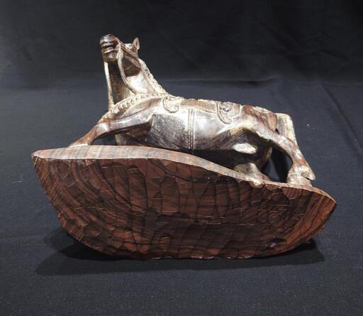 細かな彫刻 木彫り 馬 リアルな表現 木製 置物 オブジェ インテリア  