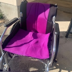 車椅子 美品 折りたたみOK 背もたれ可動 背面荷物入れ付き