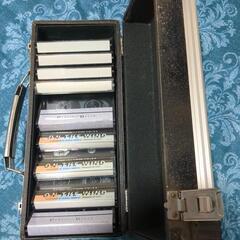 カセットテープ13本+オマケでカセットテープ入るケース付き