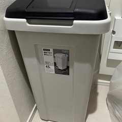 しばらく募集終了　45L  プラスチックごみ箱　キズほぼない