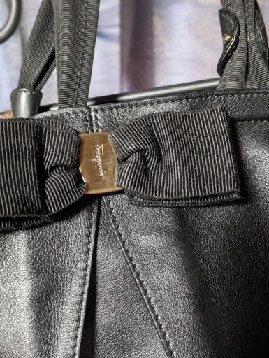 フェラガモ （Salvatore Ferragamo サルヴァトーレ フェラガモ ヴァラ  