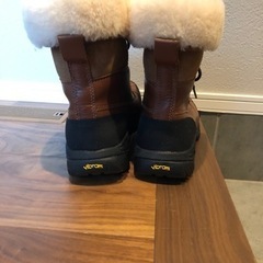 アグ　スノーブーツ
