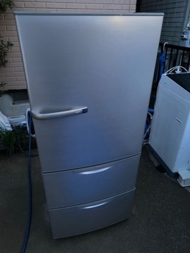 お薦め品‼️自動製氷機能搭載‼️AQUA3ドア冷凍庫272L2019年