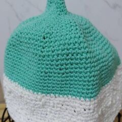 オリジナルな毛糸のトンガリ帽子